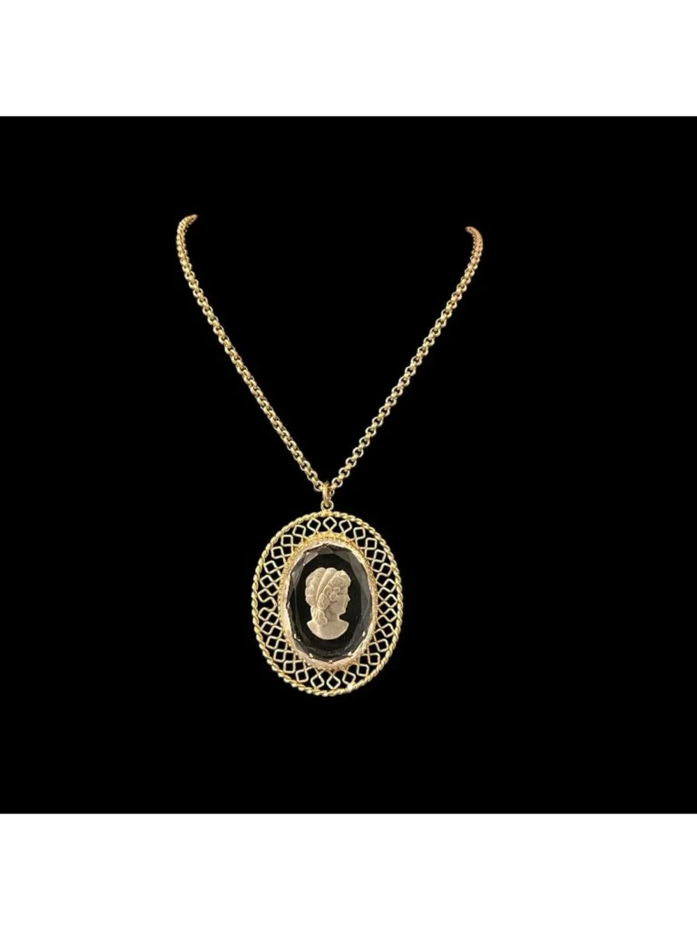 VTG Whiting & Davis Frosted Glass Intaglio Portrait Cameo Pendant Chain Necklace
